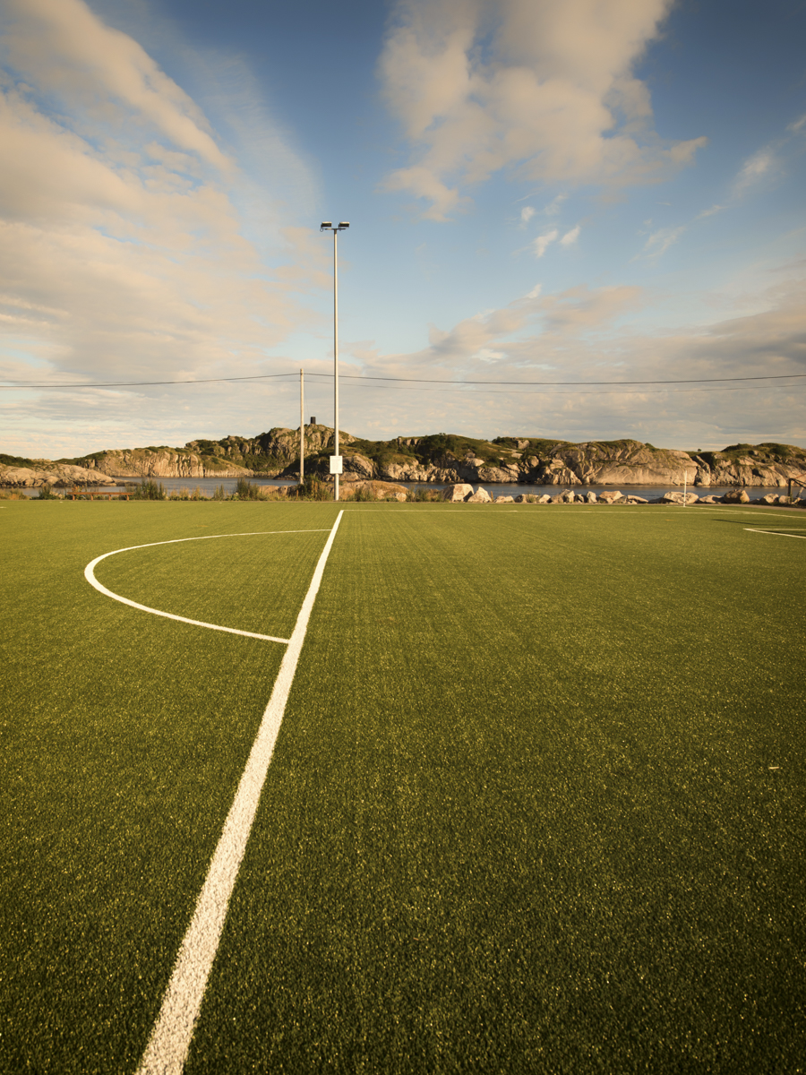 Das Henningsvaer Fussball Stadion Auf Den Lofoten. Der Schönste ...