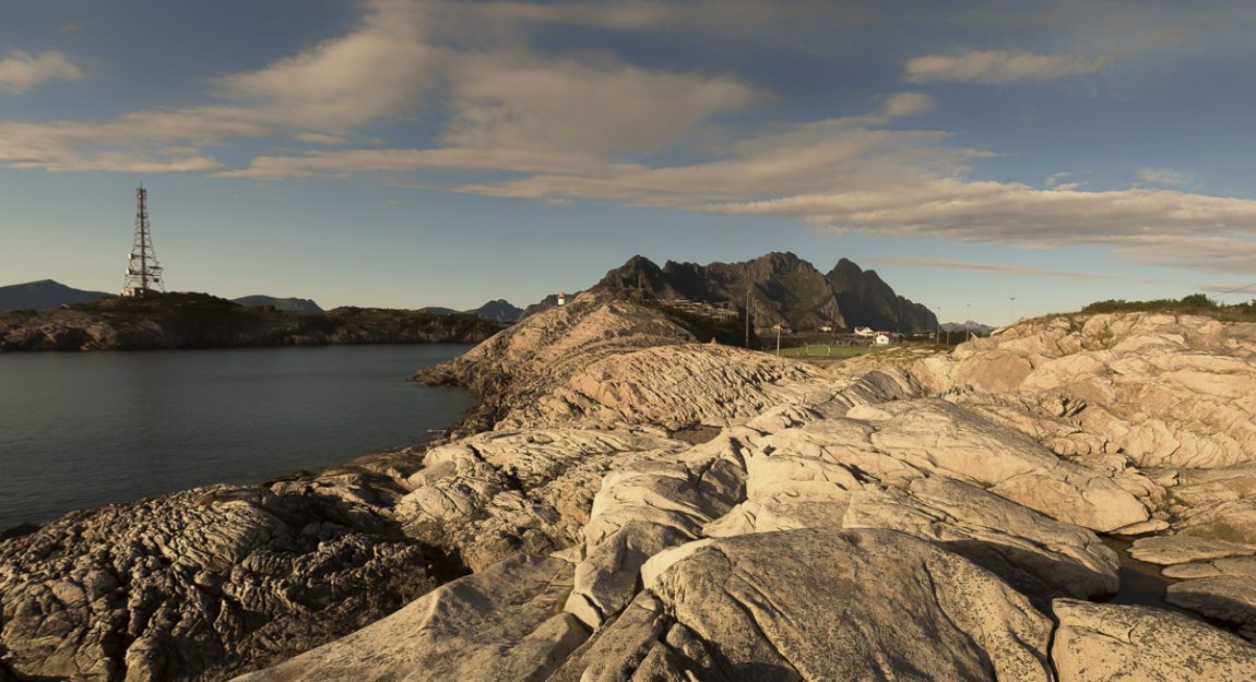 Das Henningsvaer Fussball Stadion Auf Den Lofoten. Der Schönste ...